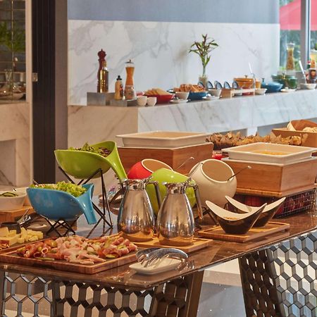 Novotel Suites Manila At Acqua Mandaluyong Zewnętrze zdjęcie