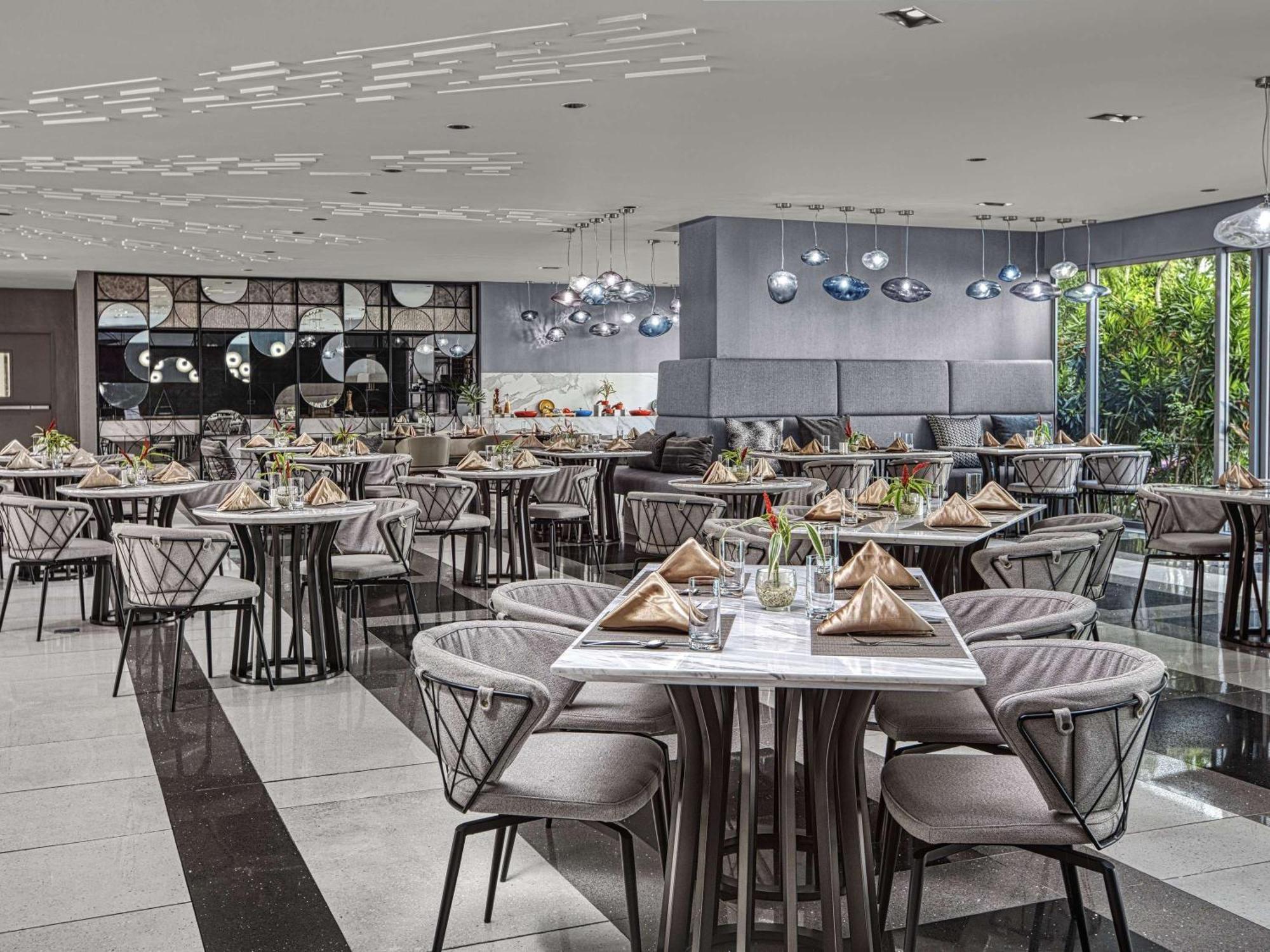 Novotel Suites Manila At Acqua Mandaluyong Zewnętrze zdjęcie