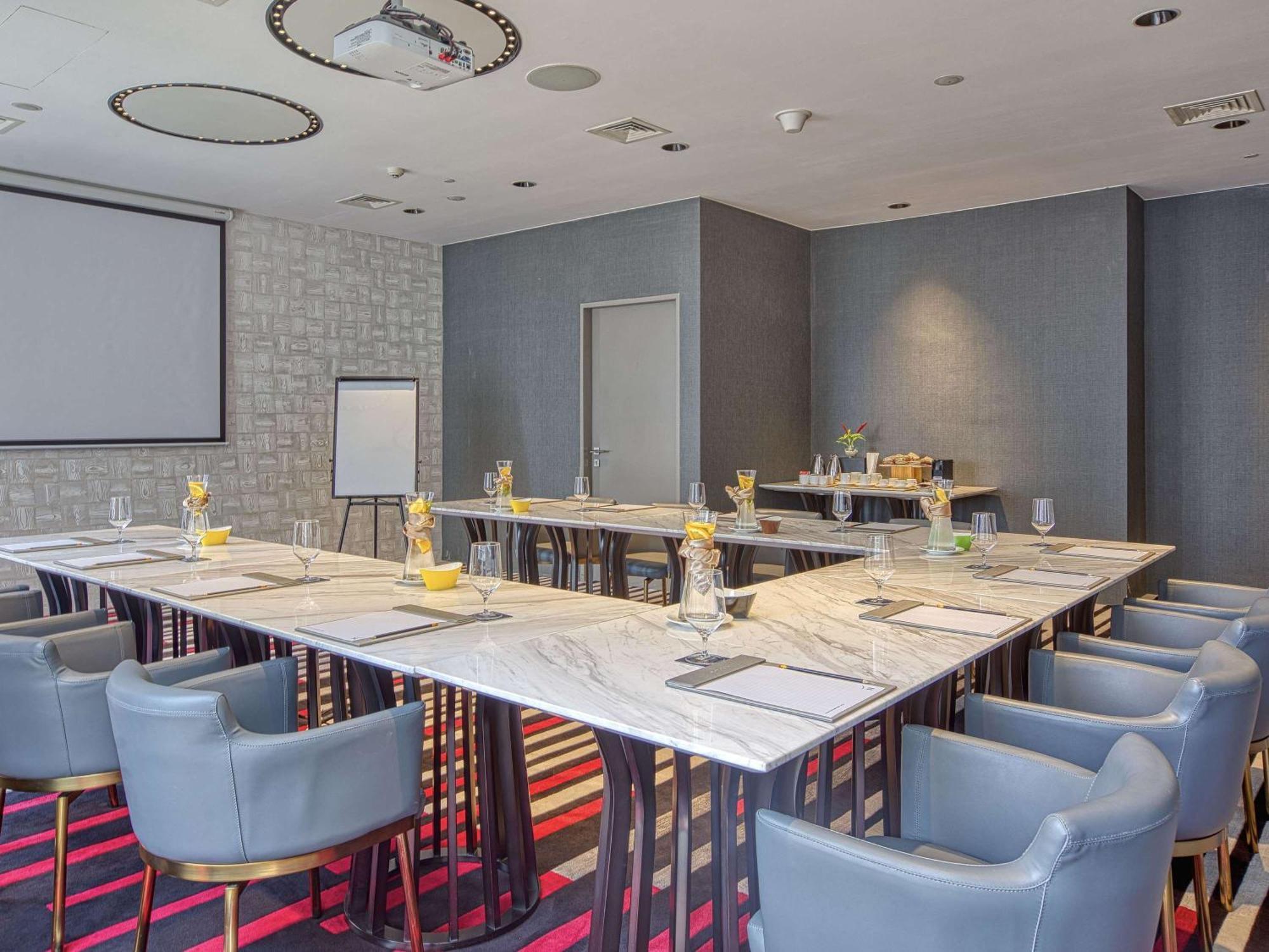 Novotel Suites Manila At Acqua Mandaluyong Zewnętrze zdjęcie