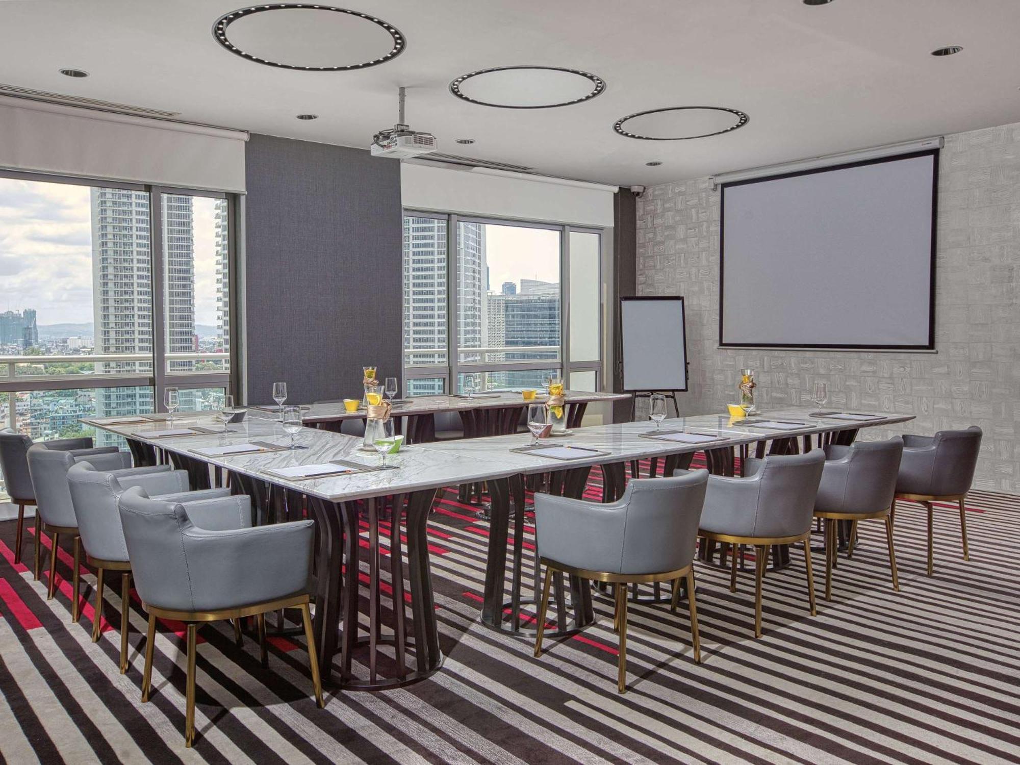 Novotel Suites Manila At Acqua Mandaluyong Zewnętrze zdjęcie