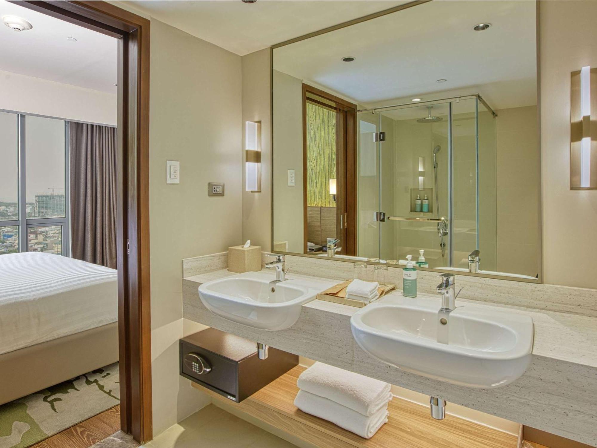 Novotel Suites Manila At Acqua Mandaluyong Zewnętrze zdjęcie