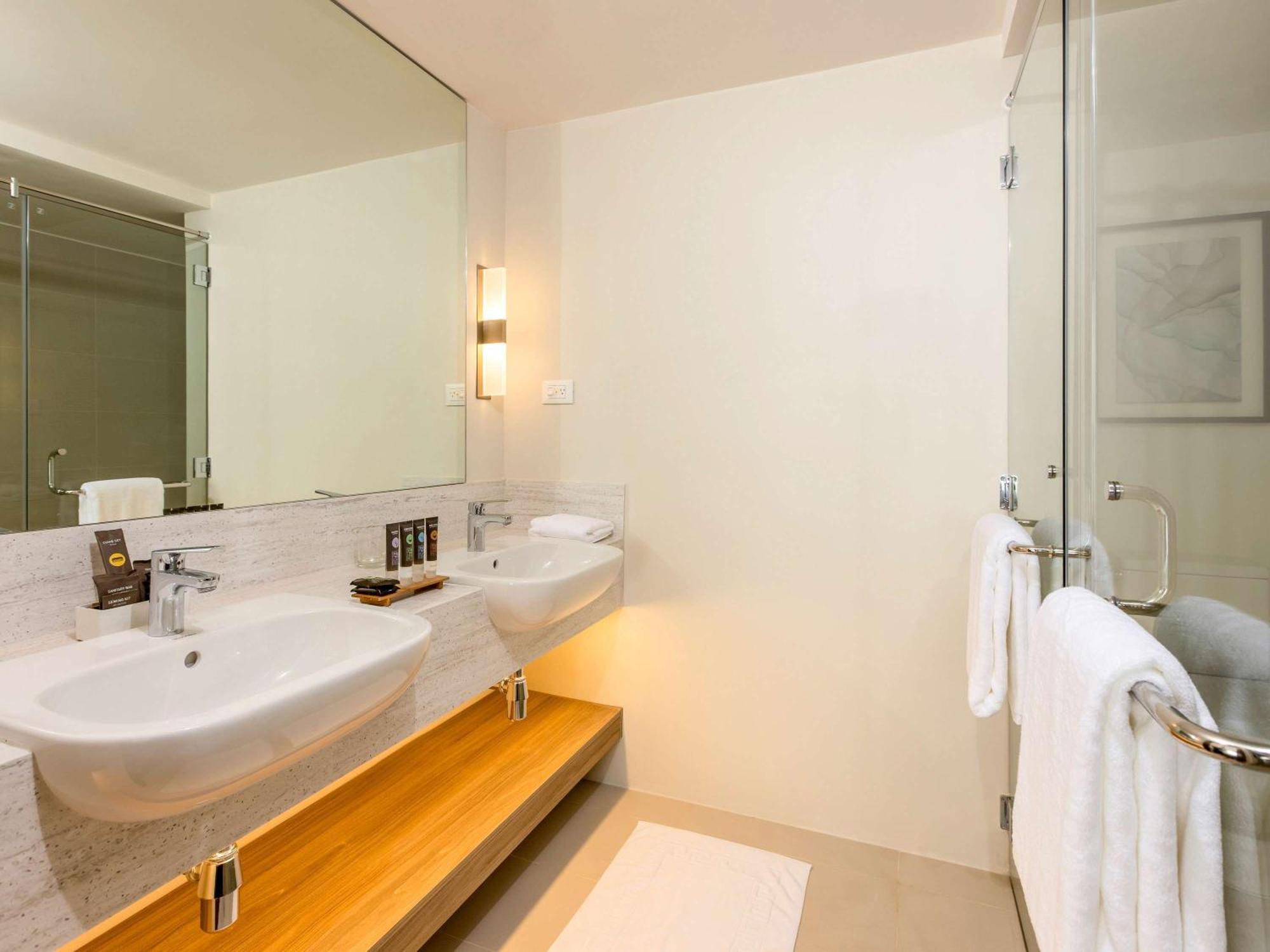 Novotel Suites Manila At Acqua Mandaluyong Zewnętrze zdjęcie