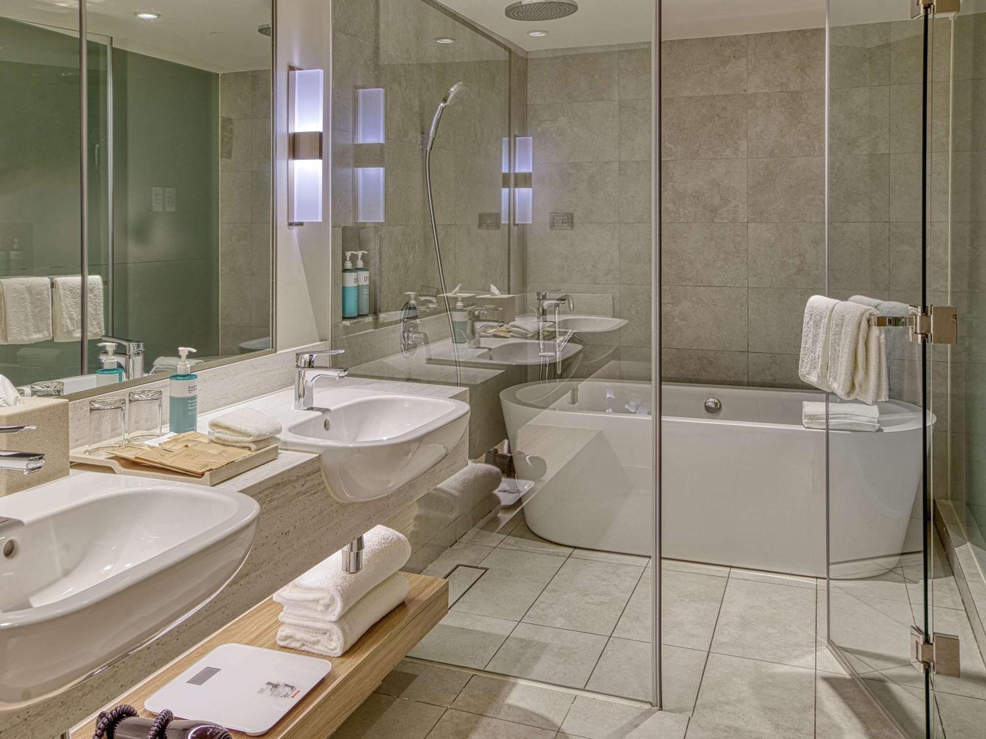 Novotel Suites Manila At Acqua Mandaluyong Zewnętrze zdjęcie