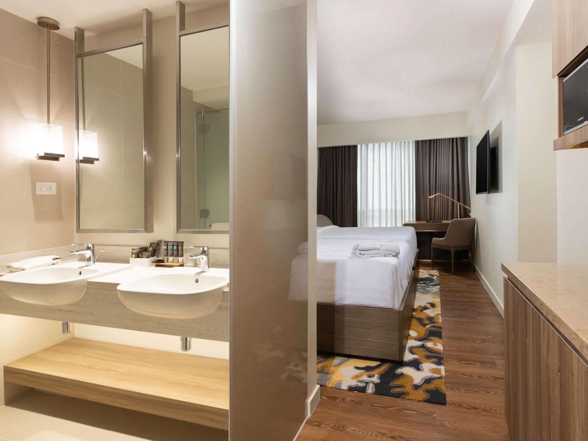 Novotel Suites Manila At Acqua Mandaluyong Zewnętrze zdjęcie