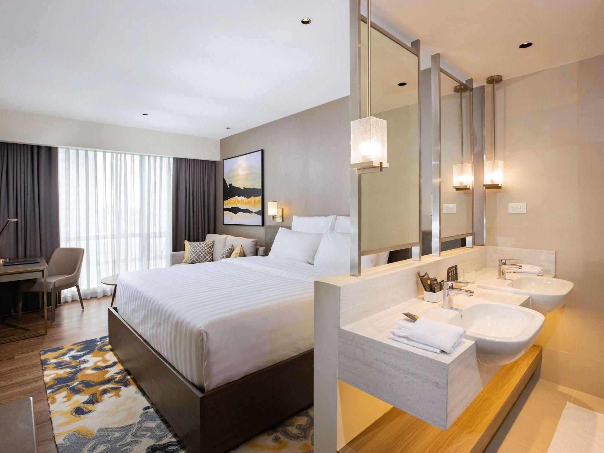 Novotel Suites Manila At Acqua Mandaluyong Zewnętrze zdjęcie